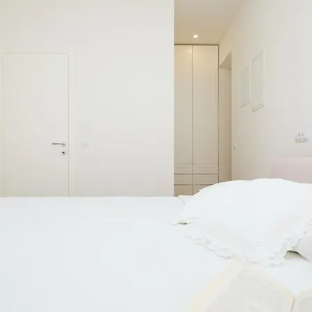 Hedera Estate Hedera A8 *