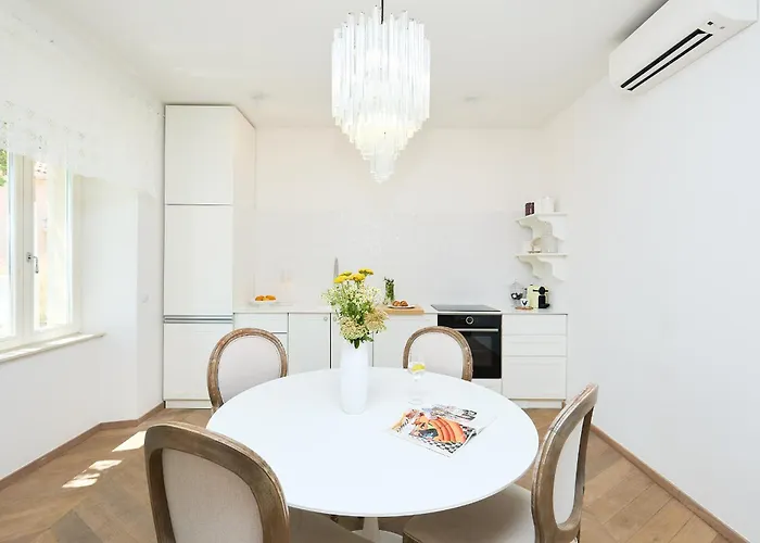 Hedera Estate Hedera A8 Apartment