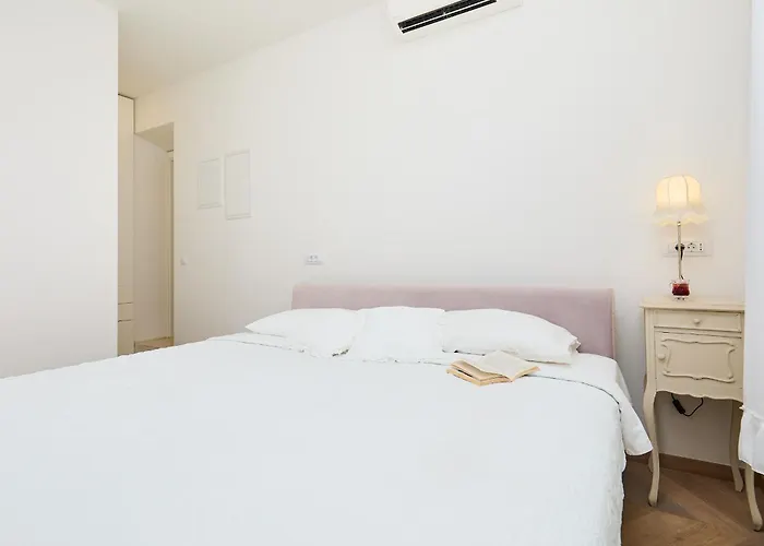 Hedera Estate Hedera A8 Apartment